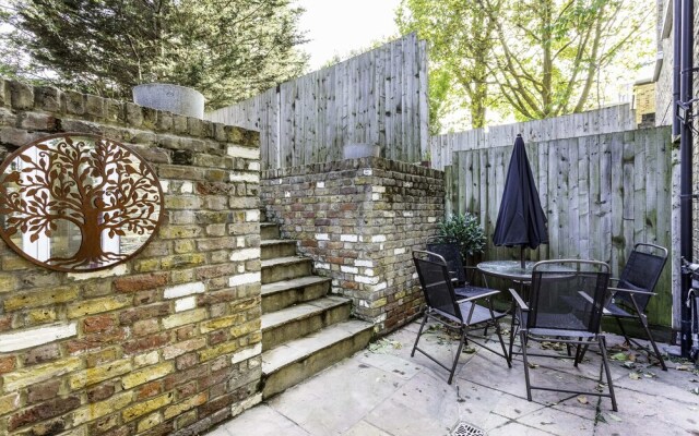 Spacious Clapham Junction Apartment