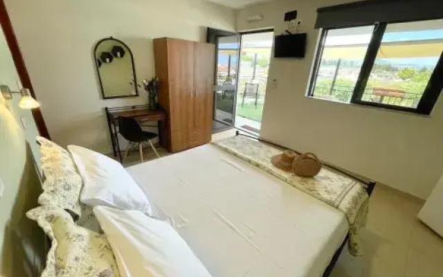 Jo Marinis Rooms