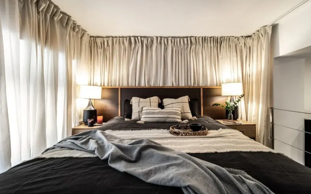 Galez - Studio and Terrace in R os Rosas