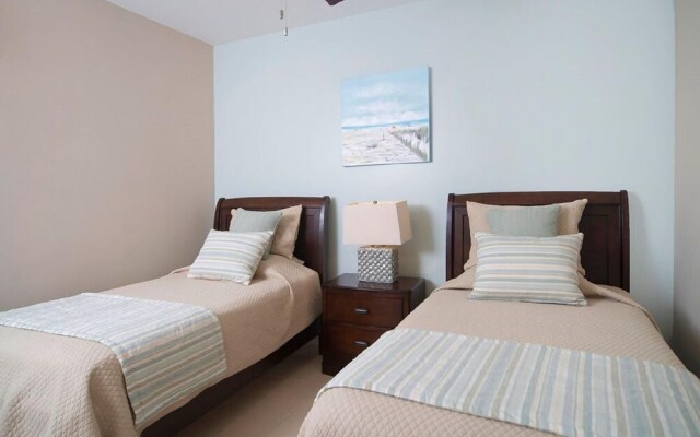Beautiful 2 Bedroom Pacifico Condo by the Pool