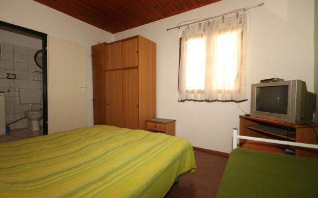 Kira - 20 M from the beach - A1(4+1)