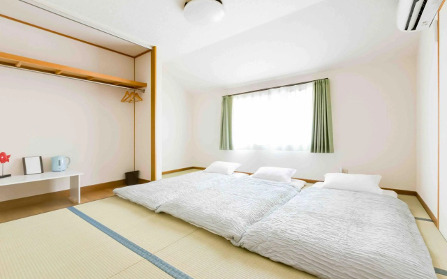 Plus 9 Station Inn – Guest Rooms – Izumisano