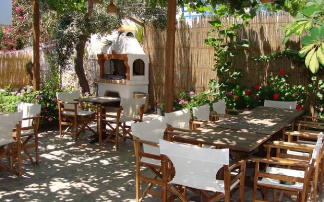 Tilemachos Rooms & Studios