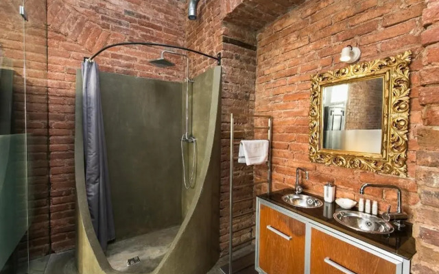 Old Town Square, 2 Bathrooms, Unique Design