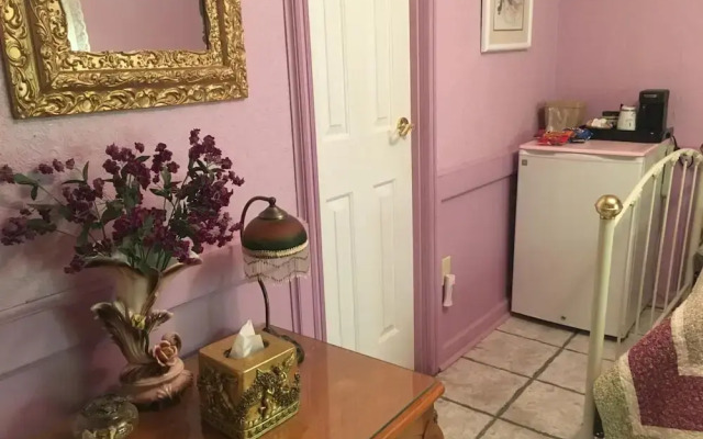 Shady Lady Bed & Breakfast