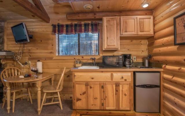 Upper Canyon Inn & Cabins