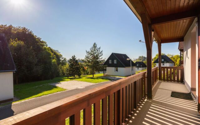 Holiday Hill 25616