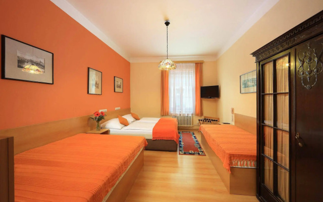 Hotel Golden City Garni