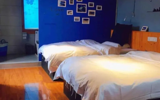 Happy Times Theme Inn