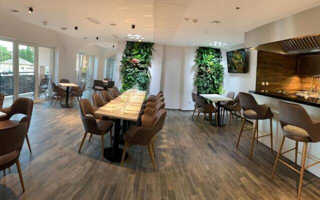 Kistücsök Food & Room