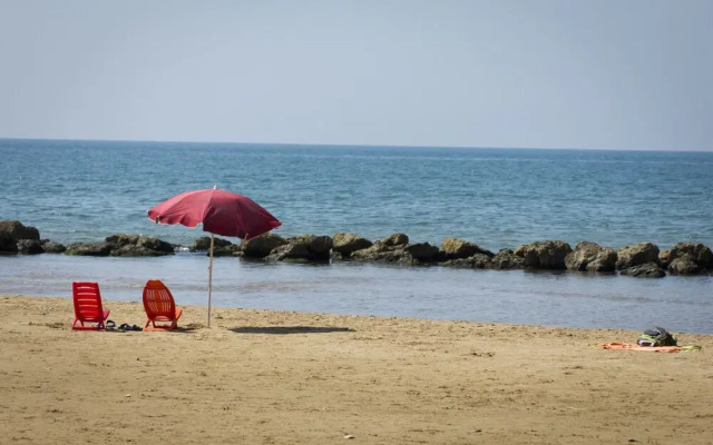 Holiday Home a Stones Throw From the sea