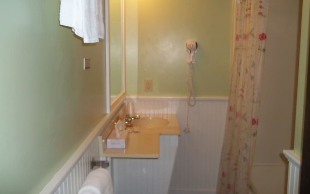 Wiscasset Woods Lodge