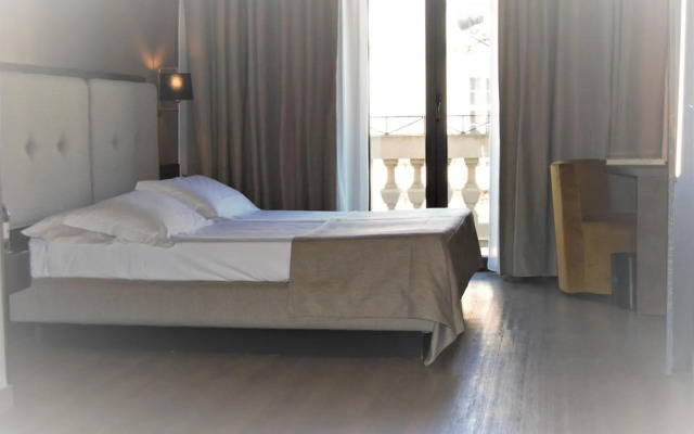 Mokinba Hotels King