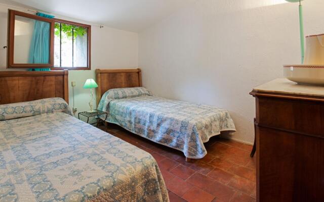 Charming Holiday Home in Tautavel with Balcony