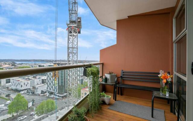 Central and stylish apartment with city views