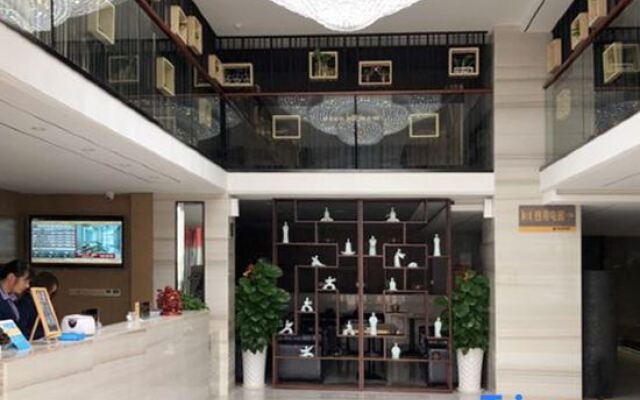 Elong R.YUN Hotel (Zhangshu Fortune Times Plaza)