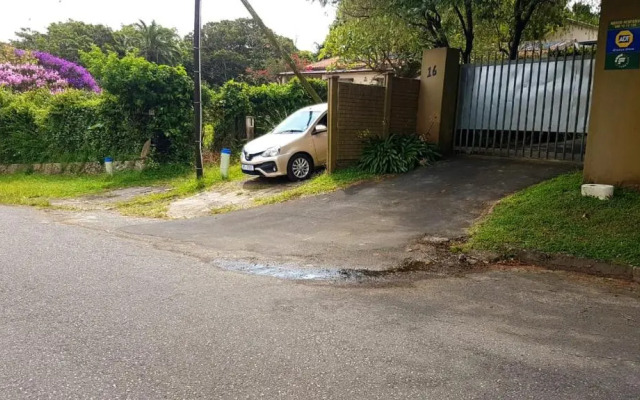 Sade Holidays - 14 A on Berea Manaba Margate