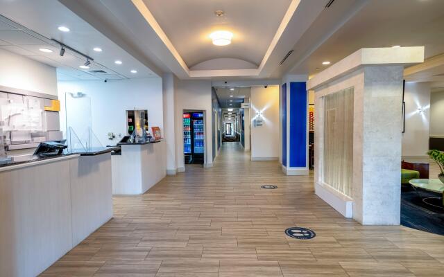 Holiday Inn Express & Suites, International Drive by IHG