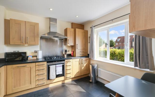 London Heathrow Living Holywell Serviced House D