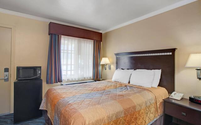 Super 8 By Wyndham Berkeley