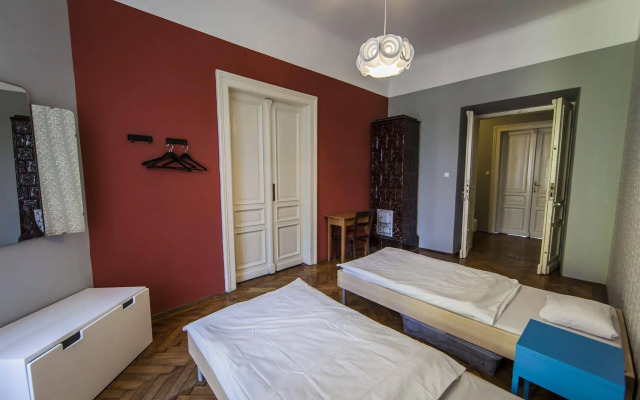 Travellers Inn Hostel