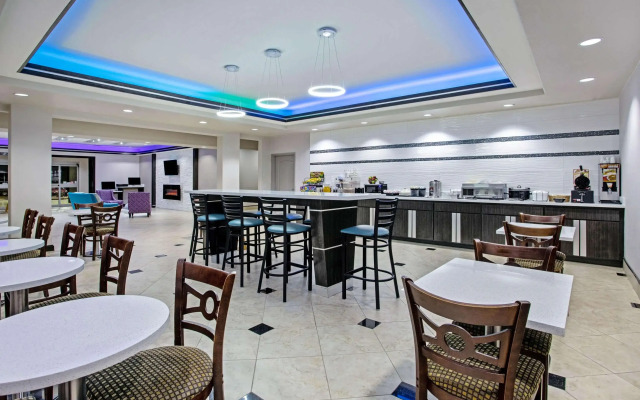 La Quinta Inn & Suites by Wyndham Fairfield TX