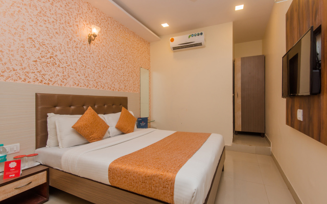 OYO 8678 Hotel Golden Nest