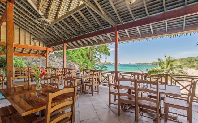 The Island Hub at Red Frog Beach Resort