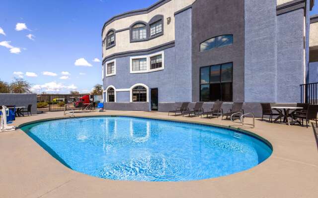 Days Inn & Suites by Wyndham Tucson/Marana