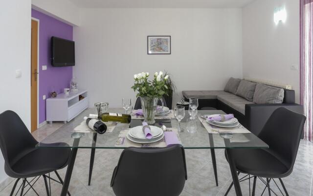Apartment in Katel Gomilica Near Beach