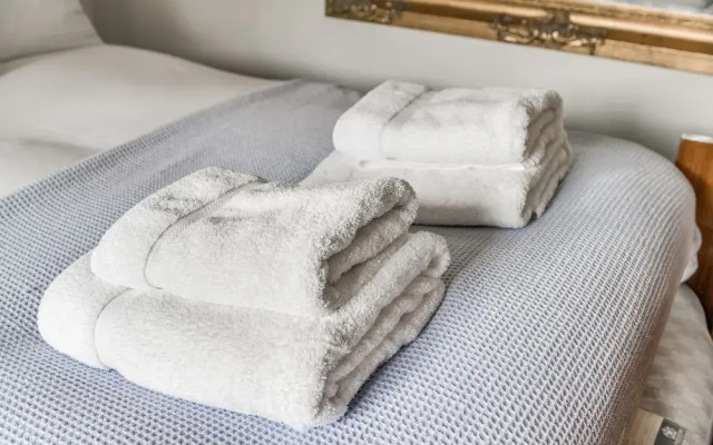 St. James / Westminster Apartment