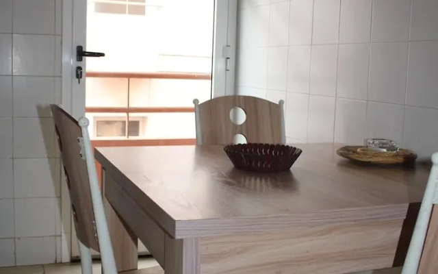 Quiet, Practical, Comfortable Apartment