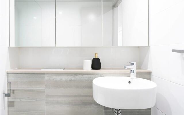 Chic CBD Pad + Pool + Gym + Sauna + Parking