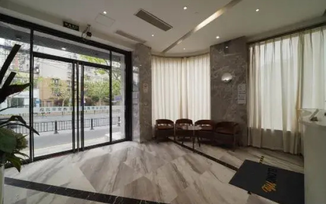 Elong Me Anlai Hotel (Shanghai Zhenping Road Subway Station Guangxin Road)