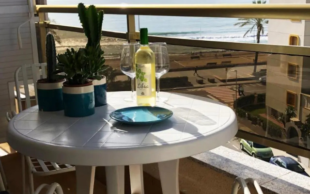 New Stunning Seaview Apartment with lovely balcony
