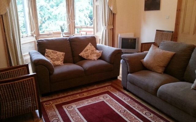 15 Merchiston Gardens Bed and Breakfast