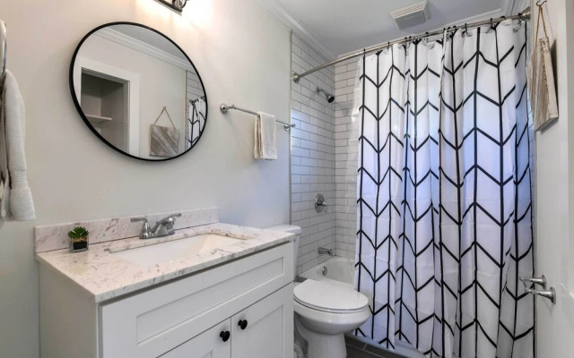 Charming Charlotte Condo - Fully Renovated!