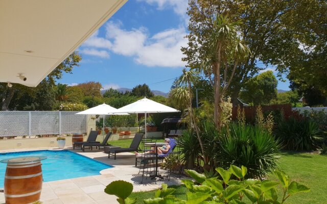 Superior 4-star-apartment Graded by Aa and Tgcsa Close to Constantia Wineroute
