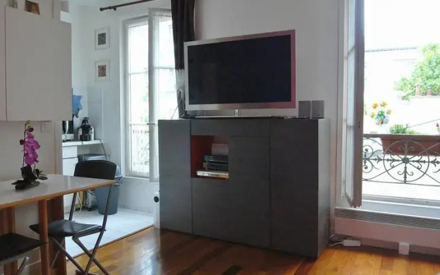 One Separated Bedroom Saint Sebastien