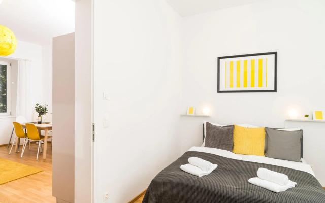 Prater Balcony Suite by ichbucheAT