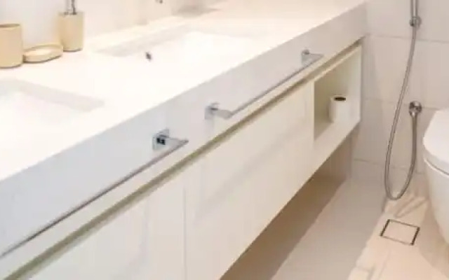 Homesgetaway- 2BR in Beach Vista Tower 2