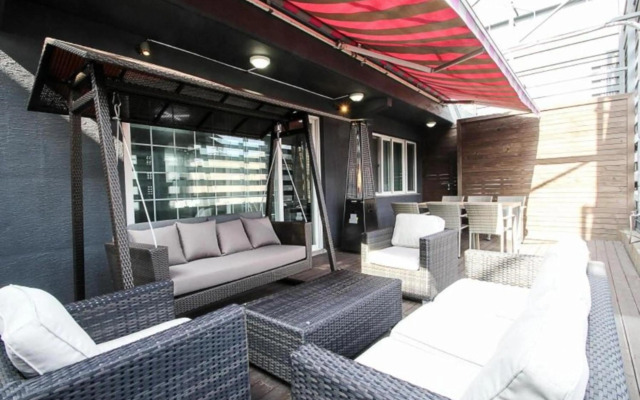 Show Hotel