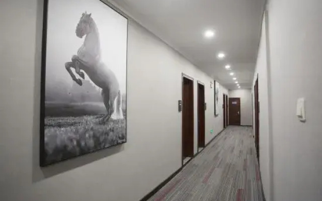 Junyi Hotel (Xuancheng Wanda Plaza)