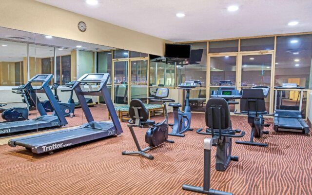 APM Inn & Suites