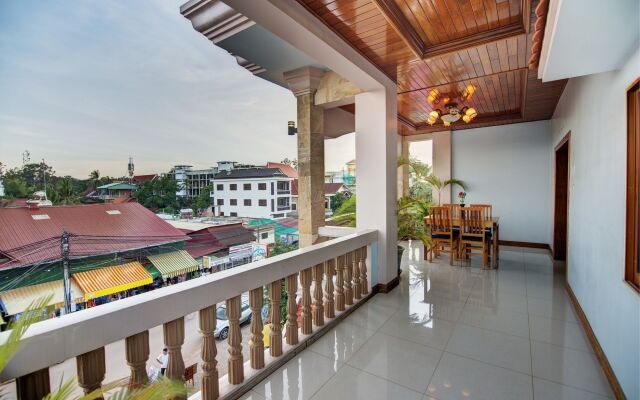 DV Angkor Villa