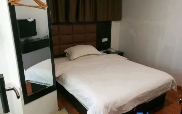 Xunjia Fashion Hotel (Zhengzhou Liulin Subway Station Branch)