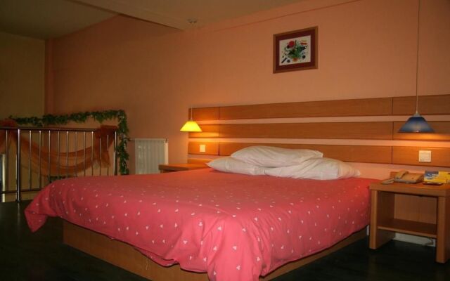 Home Inn Plus Qingdao University Yinchuan West Road Broadcasting Building