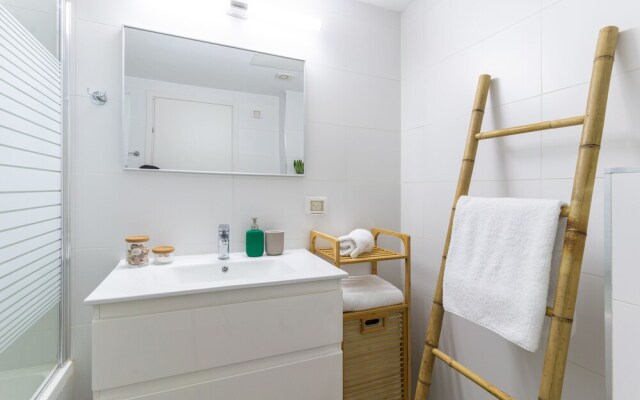 Sunlit Balcony & Coastal Charm by Sea N' Rent