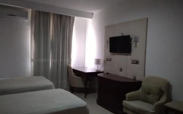 Hotel Ara