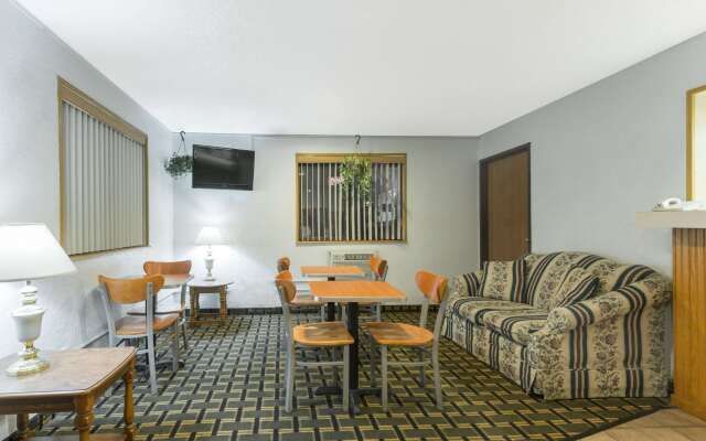 Super 8 by Wyndham Twinsburg/Cleveland Area